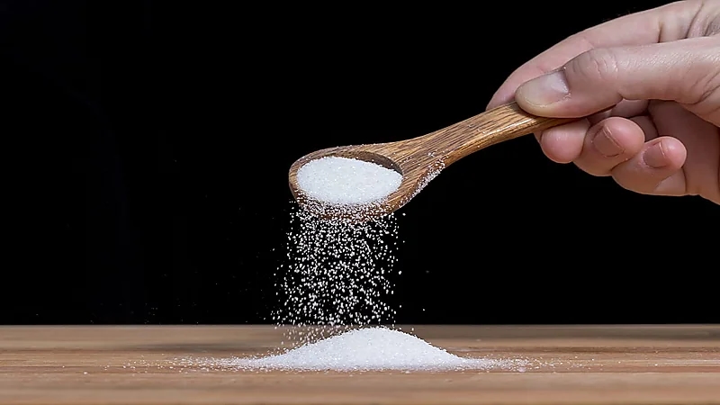 النمر يُحذر: الإفراط في السكر والملح يدمر بشرتك ويؤدي للسمنة .. فيديو