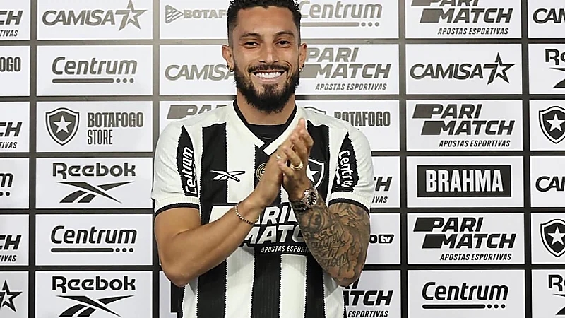 تيليس لاعب النصر السابق يوقع رسمياً مع بوتافوغو البرازيلي