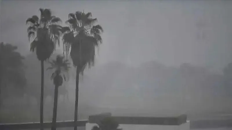 خسائر في الأرواح والممتلكات إثر سيول ضربت الجزائر.. فيديو