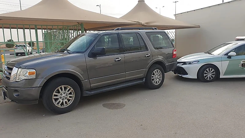 المرور يضبط قائدة مركبة تقود بتهور ومخالفة للآداب العامة