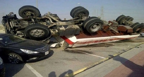 وفاة شخص في حادث تصادم 3 مركبات بمكة