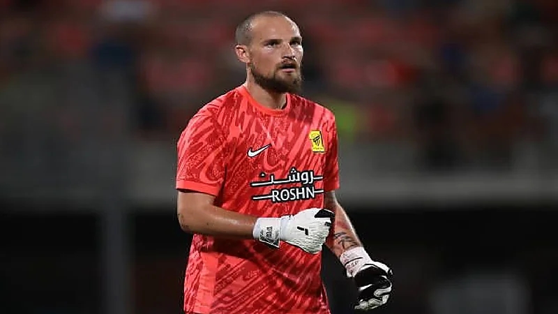 حارس الاتحاد يجري عملية جراحية