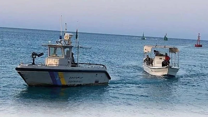 حرس الحدود ينقذ مواطنا تعطلت واسطته في عرض البحر