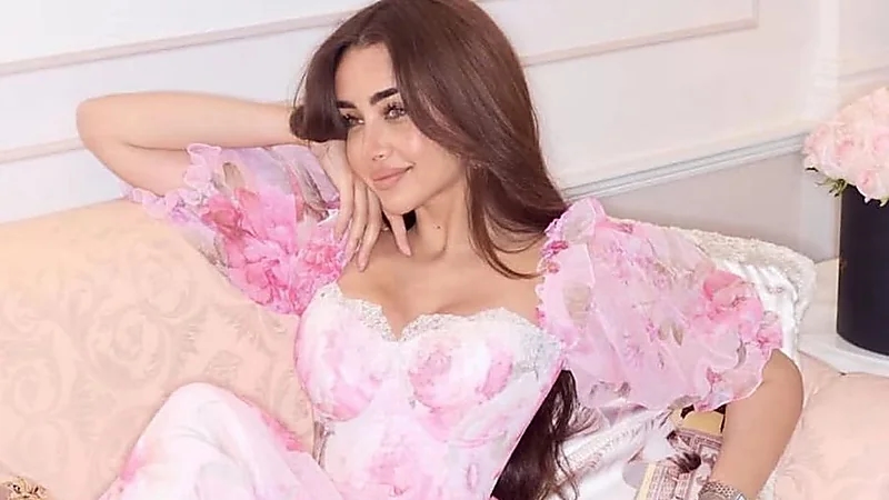 هنا الزاهد تتألق بإطلالة أنثوية ناعمة بعد عيد الأضحى