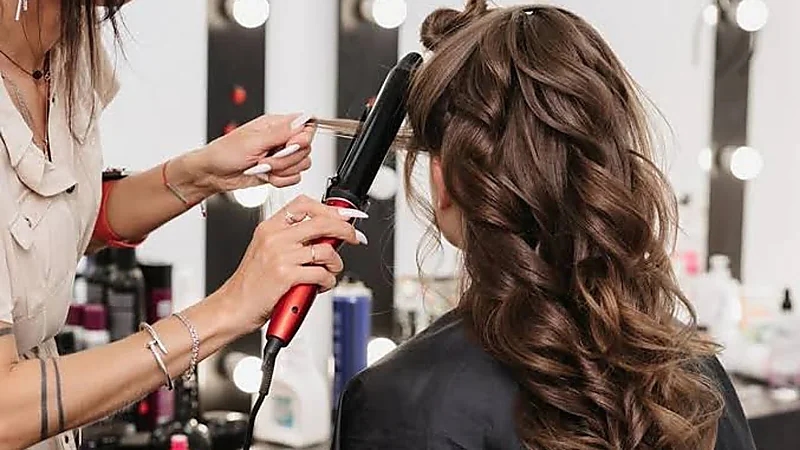 تسجيل إصابات بالإيدز داخل صالونات تجميل تعمل دون تصاريح