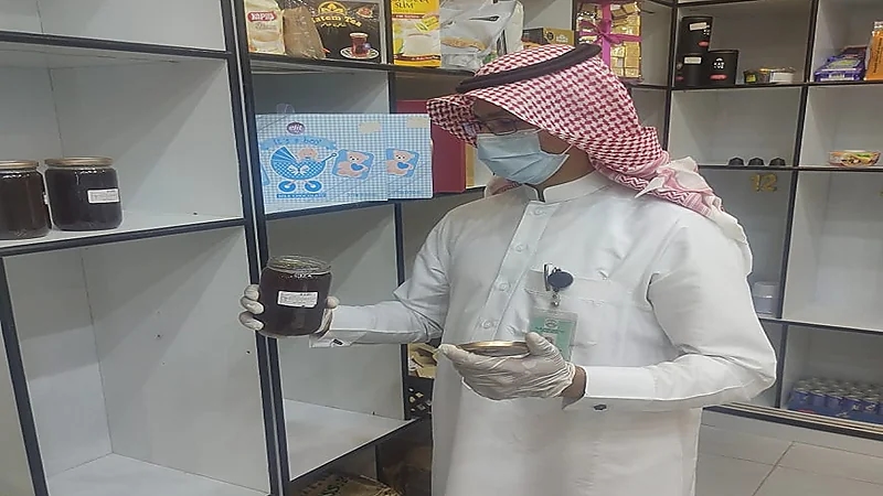 ضبط عسل مغشوش قبل توزيعه على الأسواق في بحر أبوسكينة