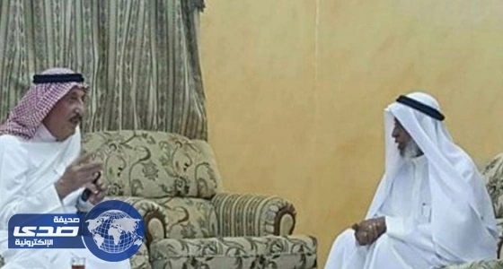 أمير جازان يزور المعلم " العطاس " في منزله بأبو عريش