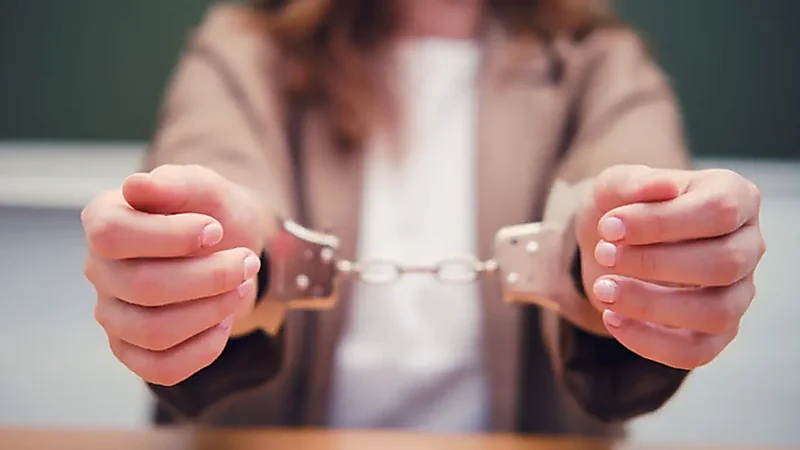 السجن المؤبد لأم كويتية قتلت ابنتها بعد حبسها في الحمام 