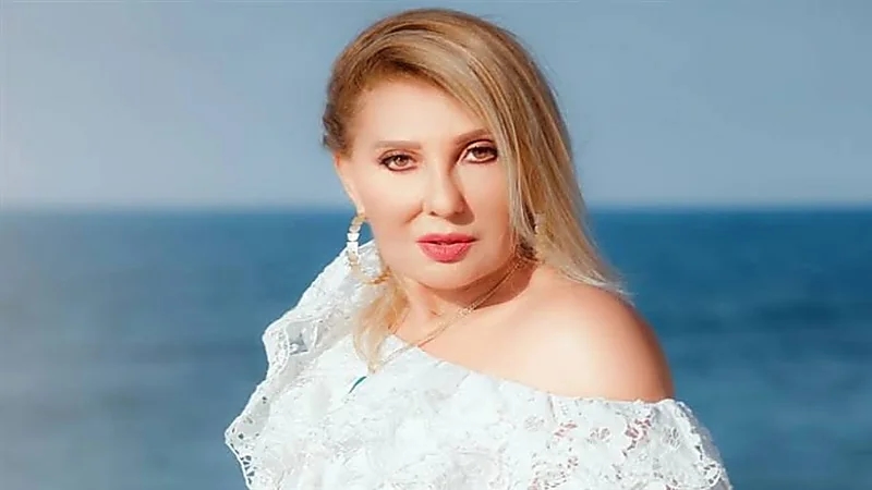 بالصور.. نادية الجندي تخطف الأنظار بإطلالة شبابية