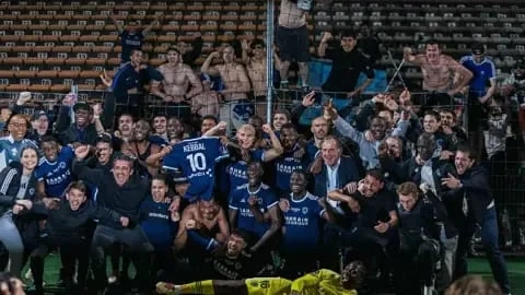 احتفال مثير لناد باريس أف سي بالصعود للدوري الممتاز