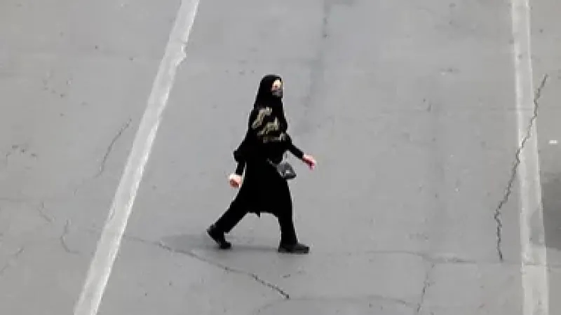 طهران تخطط لتكنولوجيا متطورة لرقابة النساء في الحافلات