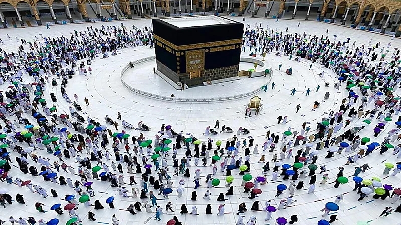 بالصور .. لقطات توثق نجاح " قوات أمن الحج " في تنظيم الحشود بطواف الوداع