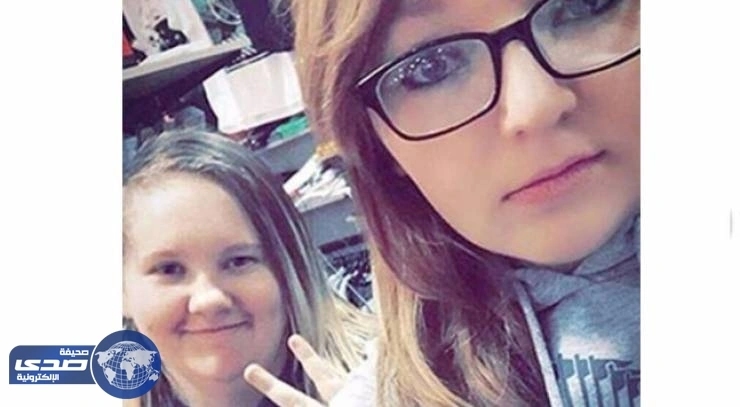 بالصورة.. فتاة تٌطلق النار على رأس والدتها وتذهب لتتناول الطعام