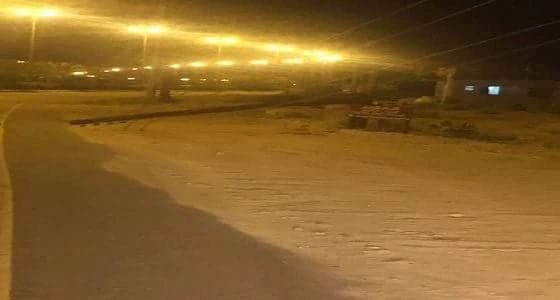 بالصور..عمود كهرباء موصل بالأسلاك بطريق المجاردة يهدد حياة المواطنين