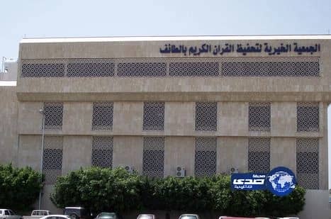 بالفيديو.. ضابط يعتدي على سيدة تحمل طفلتها ويطرحها أرضاً