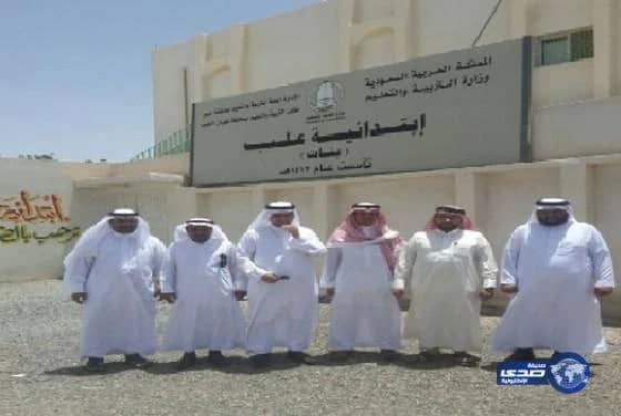 بالفيديو.. وزير الثقافة لأحد منسوبي حرس الحدود الذي أنقذ سلحفاة بحرية:"سلمت يداك" 