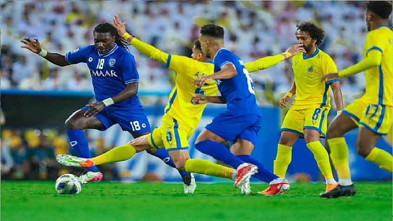 بالفيديو .. لحظة وفاة لاعب في الدوري العُماني