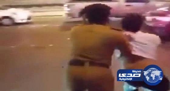 بالفيديو.. أمير جازان يلبي رغبة ابن شهيد في التصوير: " أنا من يتشرف فيك "