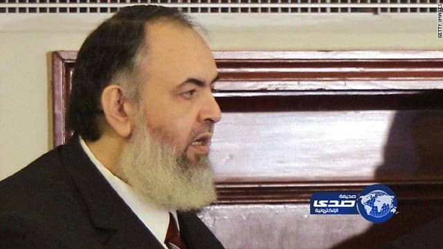 أب يعثر على قطعة أثرية مدفونة أمام منزله يصل عمرها ل800‪ عام