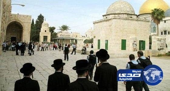 متطرفون صهاينة يقتحمون باحات المسجد الأقصى وسط حراسة مشددة