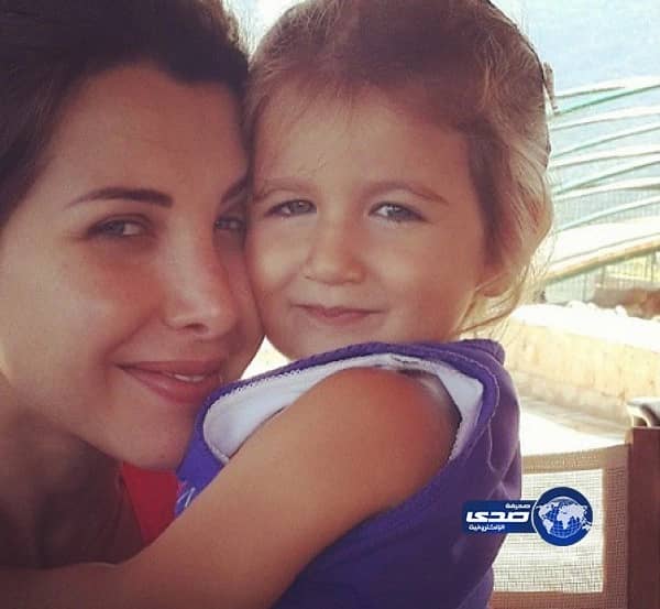 بالفيديو.. سائح أمريكي يرفع الآذان في أقدم قصور إسبانيا