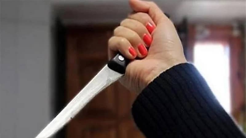 أم تذبح طفليها وتلقي بنفسها من الطابق الثالث
