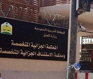 في مشهد عفوي.. ولي العهد يقبّل جبين طفل لدى زيارته لإكسبو دبي 2020