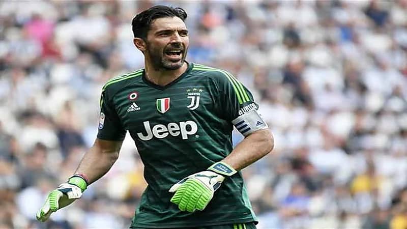 يوفنتوس يبحث عن حارس مرمى جديد لتعويض "بوفون"