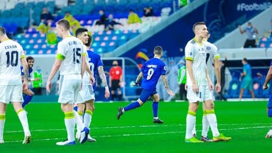 لحظة طرد لاعب الاتحاد بعد إشتباكه مع لاعب الخصم .. فيديو