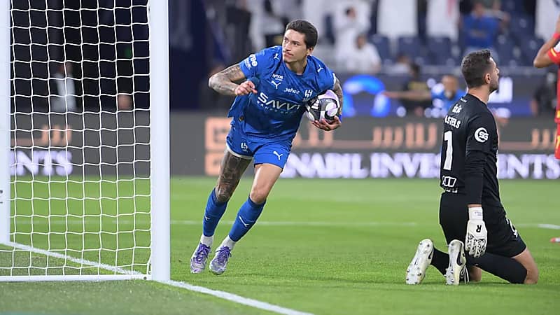 التعادل الإيجابي يحسم مباراة الهلال والقادسية .. فيديو وصور