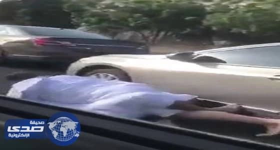 بالفيديو.. طفل يسرق سيارة أخيه ويقتل إمرأة ويصيب آخرين بالجزائر