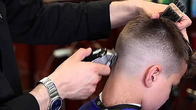 استدعاء أب للنيابة العامة بسبب "قصة شعر ابنه"