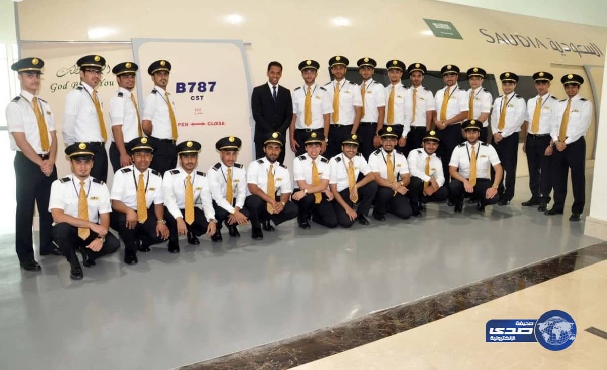 مواطنون يعثرون على حية سامة بداخل علبة مياة غازية