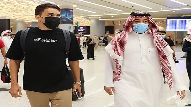 رئيس نادي عاصمي يثير غضب الأعضاء الذهبيين