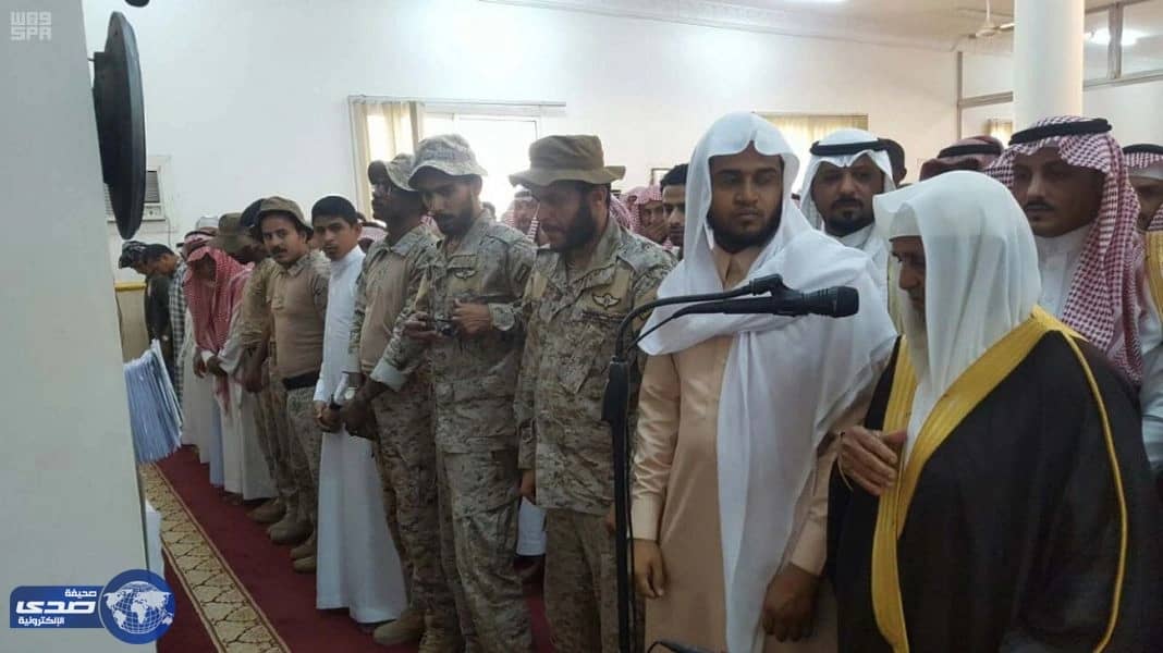 جموع المصلين تؤدي صلاة الميت على الشهيد محمد عقيلي في العارضة