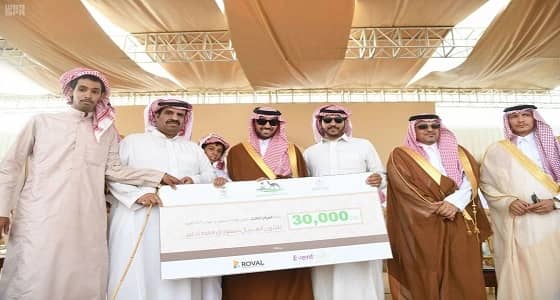 بالصور.. نائب رئيس هيئة الرياضة يكرم الفائزين بماراثون عكاظ الأول لملاك الهجن