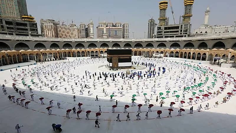  إلغاء تصاريح الصلاة في المسجد الحرام وزيارة النبي ويكتفى بحالة التحصين في "توكلنا⁩"