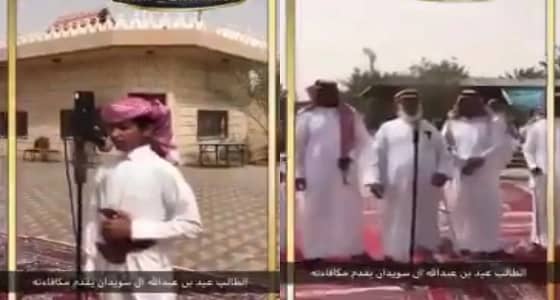 بالفيديو.. طالب يتبرع بمكافأته المدرسية لعتق رقبة سجين