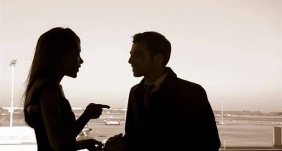 شاب يجبر خطيبته على رفض وظيفة لسبب غريب