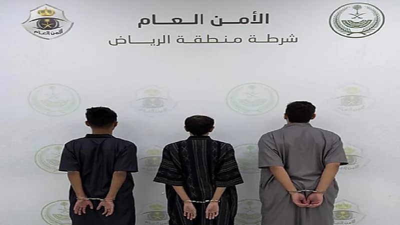 القبض على 3 أشخاص لاعتدائهم على آخرين في مكان عام بالرياض
