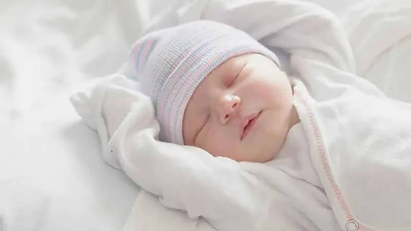 التحقيق مع زوجين تخلصا من رضيعهما خوفًا من الفضيحة