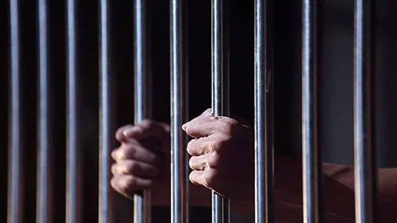 سوداني يقتل زوجته شنقًا في الحمام ويدّعي انتحارها