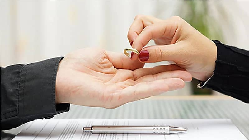 محامية : عدم إنفاق الزوج على زوجته يعطيها حق فسخ عقد النكاح (فيديو)