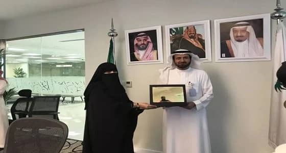 " الربيعه " يكرم أخصائية صممت برنامجا للعلاج باللعب