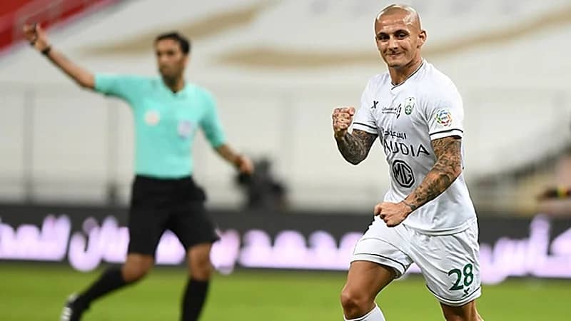 ميتريتا يهدد إدارة الأهلي بفسخ عقده