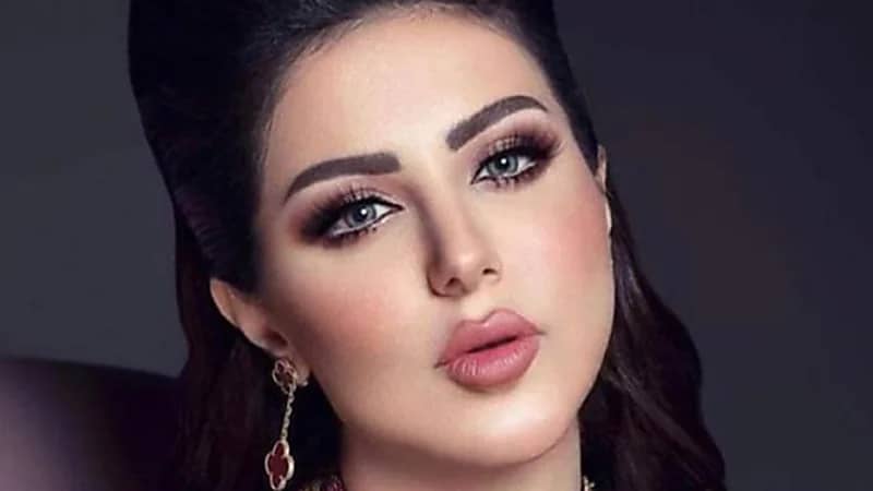 حليمة بولند تثير جدلاً واسعًا بظهورها مع شاعر كويتي