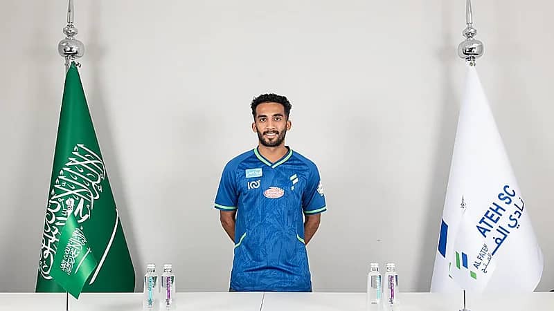 الفتح يتعاقد رسمياً مع لاعب الهلال .. صور
