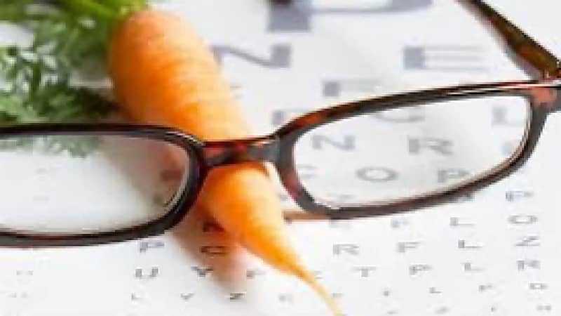 الشهري يكشف حقيقة مقولة " الجزر يقوي النظر" .. فيديو