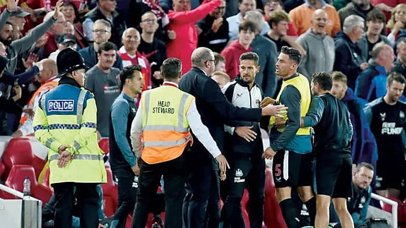الاتحاد الإنجليزي يحقق في واقعة مباراة ليفربول ونيوكاسل