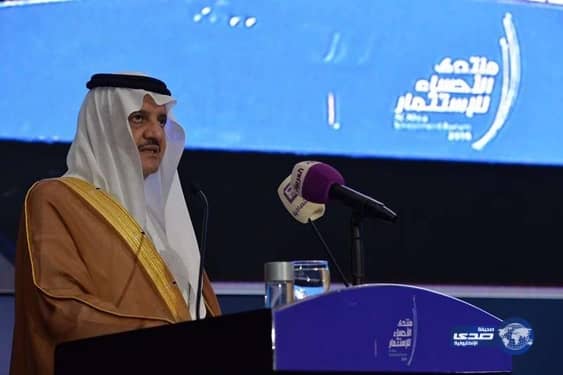 شاب يسكب البنزين على جسده ويحاول حرق نفسه لسبب غريب 